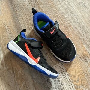 Nike Kids Omni Multi Court Shoes